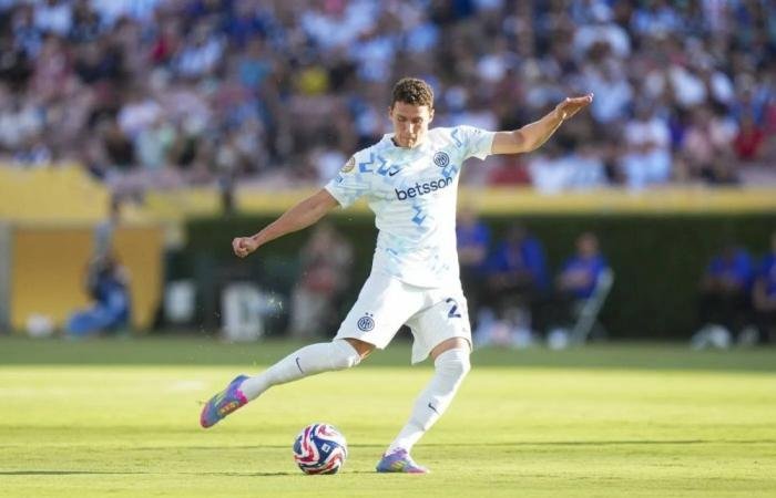 فرنسي يجدد صراع قطبي العاصمة