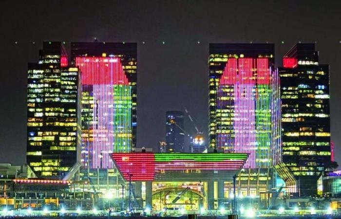 الامارات الان | معالم الإمارات ومبانيها تزدان بالعلم رمز عزّتها وشموخها | عيون الجزيرة الامارات