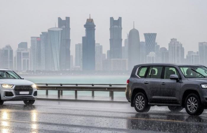 أخبار قطر | خطأ يرتكبه قائدو السيارات في الضباب.. ضابط بالمرور يقدم إرشادات هامة للسلامة وتفادي الحوادث | عيون الجزيرة قطر