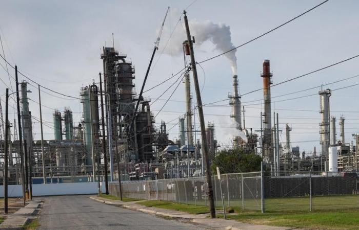 أسواق النفط.. 3 سيناريوهات للحرب والاقتصاد العالمي