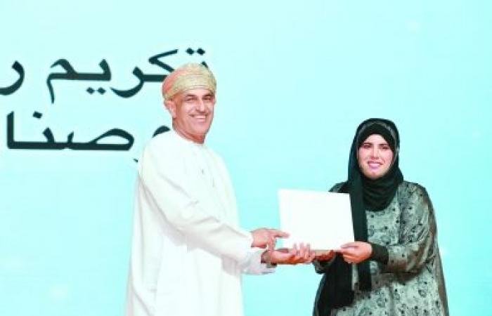 أخبار سلطنة عمان | تكريم ملاك المدارس الخاصة والمعلمين ذوي الخبرة بشمال الباطنة | عيون الجزيرة الاخبارية عمان