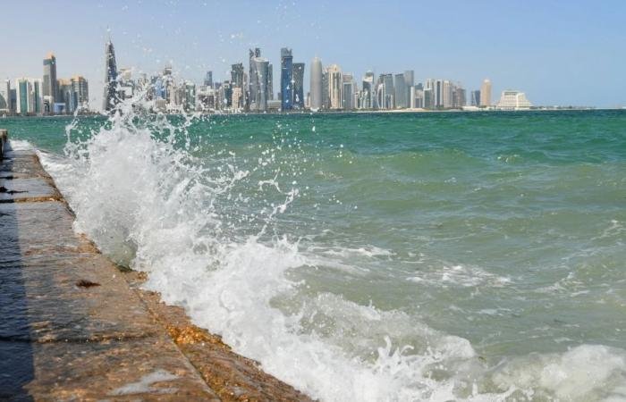 أخبار قطر | الأرصاد الجوية تحذر من رياح قوية وأمواج عالية في عرض البحر الليلة | عيون الجزيرة قطر