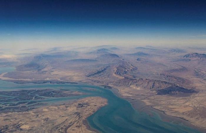 ناقلة نفط صينية خاضعة للعقوبات الأمريكية تعبر هرمز رغم الحصار الأمريكي