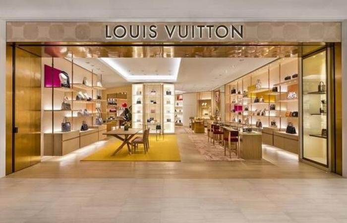 حرب إيران تضرب مبيعات العلامات الفاخرة الأوروبية بالإمارات وتضر بالأرباح