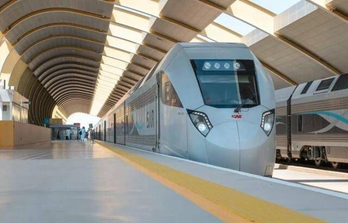 السعودية تعزز ربط موانئها بالساحل الغربي عبر 5 مسارات لتوفير بدائل لـ"هرمز"