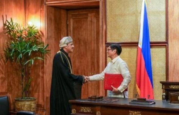 أخبار سلطنة عمان | جلالةُ السُّلطان يبعثُ رسالةً خطيّةً للرئيس الفلبيني | عيون الجزيرة الاخبارية عمان