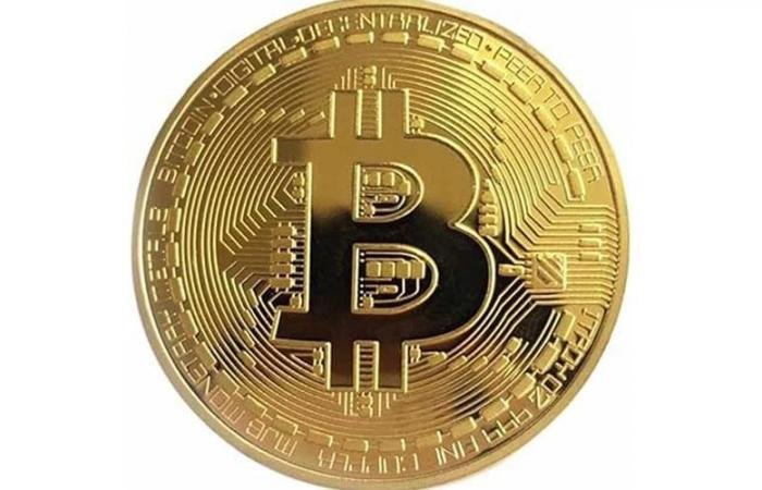 البيتكوين تتجاوز 74 ألف دولار