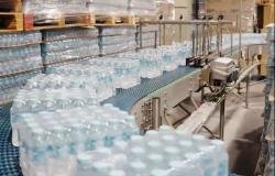 أخبار قطر | وزارة التجارة والصناعة تؤكد عمل مصانع المواد الغذائية والمياه بكامل طاقتها الإنتاجية | عيون الجزيرة قطر