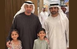 الامارات الان | «الإمارات آمنة مطمئنة».. محمد بن زايد يرافقه حمدان بن محمد في جولة بدبي مول (فيديو) | عيون الجزيرة الامارات