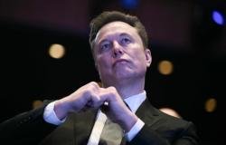 ماسك رداً على اتهامات فرنسا له بتضخيم قيمة إكس: «يعانون إعاقة ذهنية»