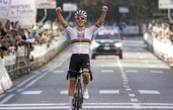 الرياضة الان | «الإمارات للدراجات» يشارك في سباق «باريس-روبيه» | عيون الجزيرة الرياضي