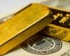 الذهب ينخفض وسط حذر المستثمرين قبيل بيانات أمريكية