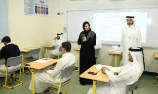أخبار قطر | بالفيديو.. لولوة الخاطر تبشر طلاب الثانوية:  نتائج الفيزياء زينة .. ومراعاة تصحيح الأسئلة الصعبة | عيون الجزيرة قطر
