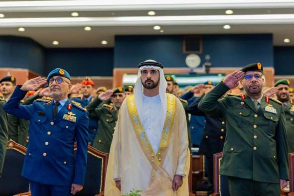 الامارات الان | حمدان بن محمد يشهد تخريج دورة القيادة والأركان المشتركة الـ 34 بمقر الكلية في أبوظبي | عيون الجزيرة الامارات